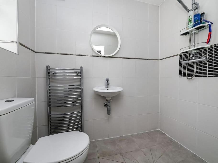 Specious 3Bed Property With Parking & Large Garden Aveley Ngoại thất bức ảnh