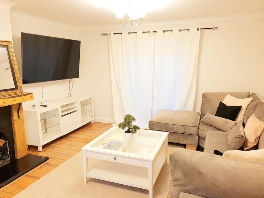 Specious 3Bed Property With Parking & Large Garden Aveley Ngoại thất bức ảnh