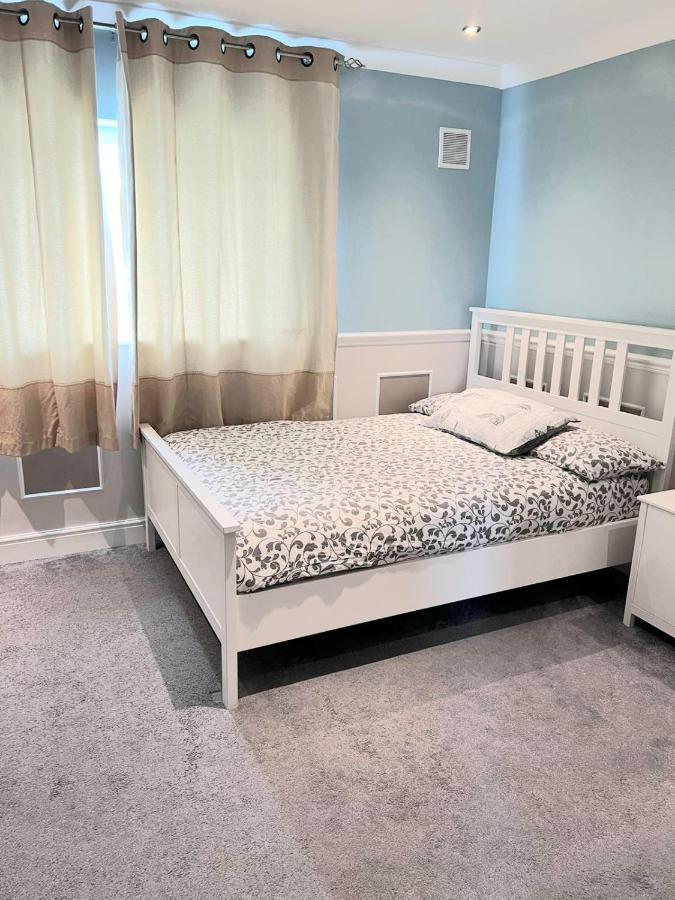 Specious 3Bed Property With Parking & Large Garden Aveley Ngoại thất bức ảnh