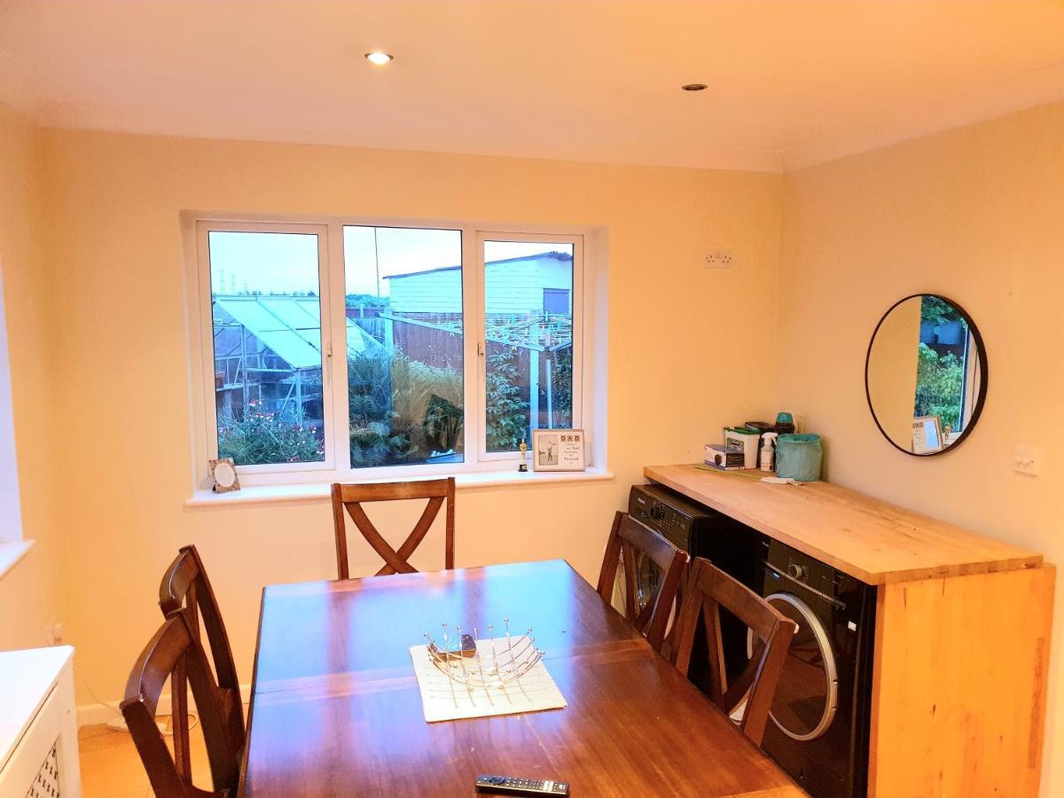 Specious 3Bed Property With Parking & Large Garden Aveley Ngoại thất bức ảnh