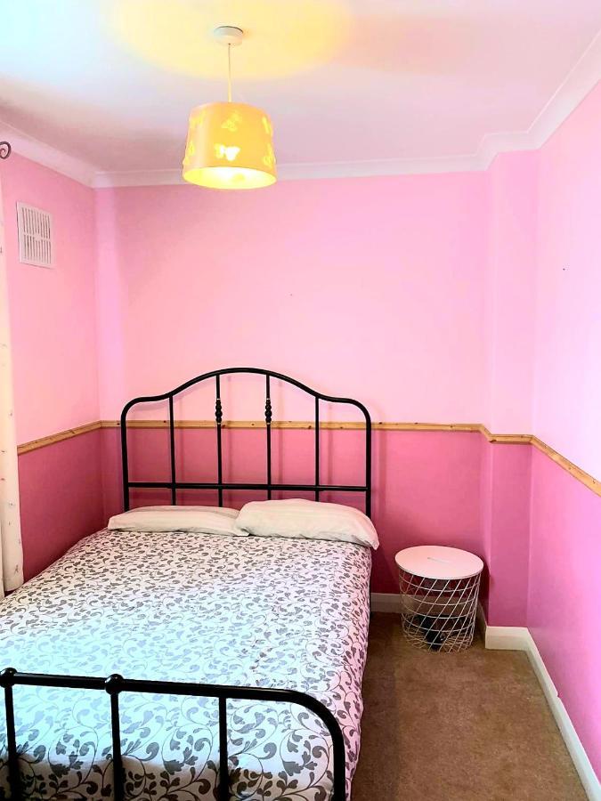 Specious 3Bed Property With Parking & Large Garden Aveley Ngoại thất bức ảnh